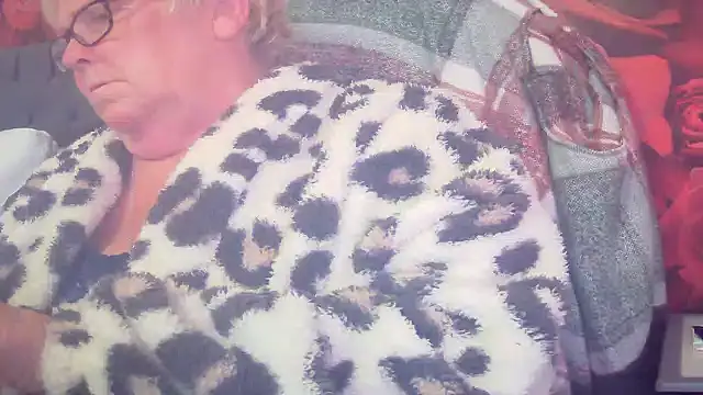 Snapshot of Playful_MILF_Demi chatting on May 3, 8:20 am Playful MILF Demi online show from May 3, 8:20 am