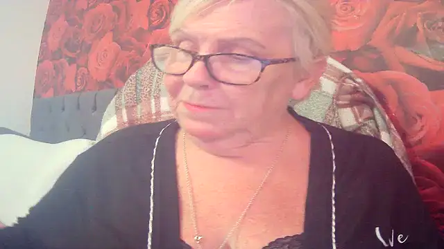 Snapshot of Playful_MILF_Demi chatting on May 4, 12:01 pm Playful MILF Demi online show from May 4, 12:01 pm