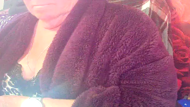 Snapshot of Playful_MILF_Demi chatting on May 10, 6:35 pm Playful MILF Demi online show from May 10, 6:35 pm