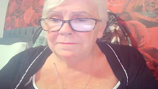 Snapshot of Playful_MILF_Demi chatting on May 12, 10:01 am Playful MILF Demi online show from May 12, 10:01 am