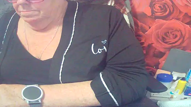 Snapshot of Playful_MILF_Demi chatting on May 13, 9:11 pm Playful MILF Demi online show from May 13, 9:11 pm
