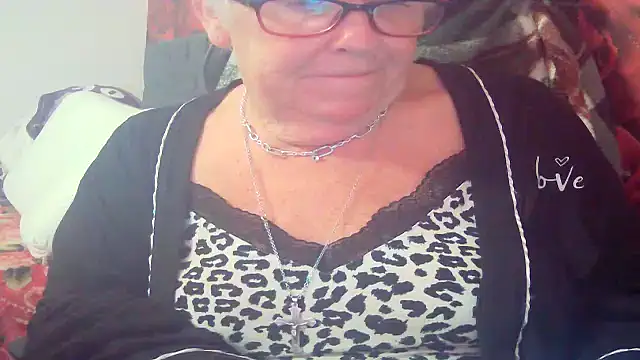 Snapshot of Playful_MILF_Demi chatting on May 14, 11:00 pm Playful MILF Demi online show from May 14, 11:00 pm