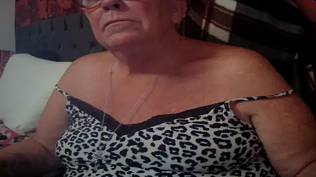 Snapshot of Playful_MILF_Demi chatting on May 27, 9:23 pm Playful MILF Demi online show from May 27, 9:23 pm