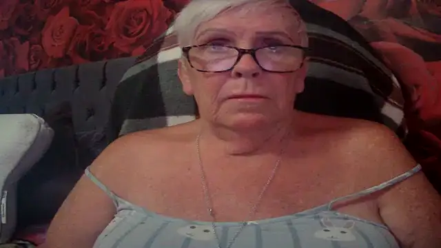 Snapshot of Playful_MILF_Demi chatting on May 28, 6:49 pm Playful MILF Demi online show from May 28, 6:49 pm