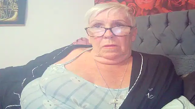 Snapshot of Playful_MILF_Demi chatting on May 29, 9:46 pm Playful MILF Demi online show from May 29, 9:46 pm