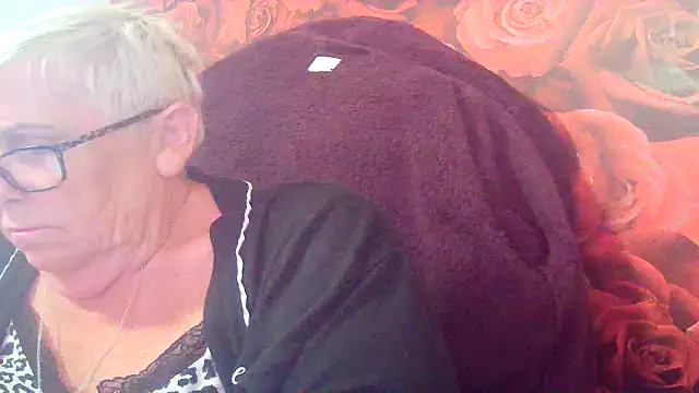 Snapshot of Playful_MILF_Demi chatting on May 31, 6:53 pm Playful MILF Demi online show from May 31, 6:53 pm
