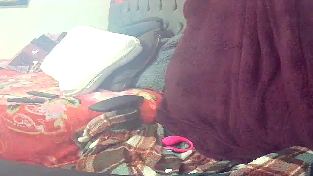 Snapshot of Playful_MILF_Demi chatting on June 3, 8:39 am Playful MILF Demi online show from June 3, 8:39 am