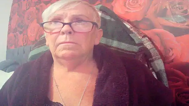 Snapshot of Playful_MILF_Demi chatting on June 8, 8:48 am Playful MILF Demi online show from June 8, 8:48 am