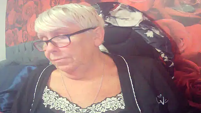 Snapshot of Playful_MILF_Demi chatting on June 10, 10:08 pm Playful MILF Demi online show from June 10, 10:08 pm