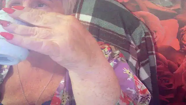Snapshot of Playful_MILF_Demi chatting on June 15, 8:05 am Playful MILF Demi online show from June 15, 8:05 am