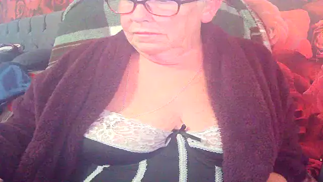 Snapshot of Playful_MILF_Demi chatting on June 15, 8:44 pm Playful MILF Demi online show from June 15, 8:44 pm