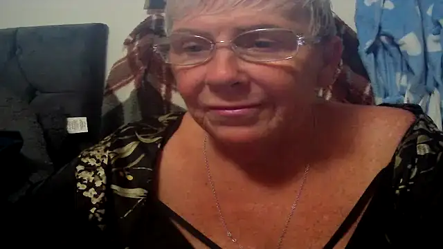 Snapshot of Playful_MILF_Demi chatting on June 25, 7:18 pm Playful MILF Demi online show from June 25, 7:18 pm
