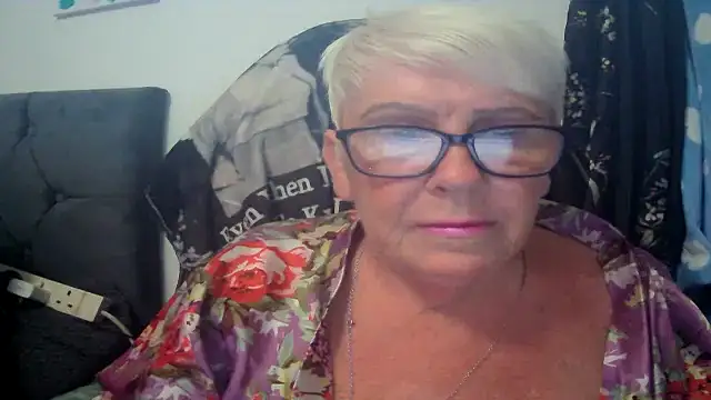 Snapshot of Playful_MILF_Demi chatting on July 8, 6:12 pm Playful MILF Demi online show from July 8, 6:12 pm