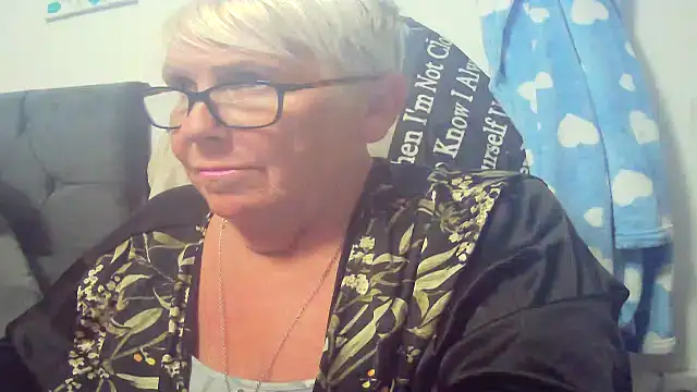 Snapshot of Playful_MILF_Demi chatting on July 17, 8:35 pm Playful MILF Demi online show from July 17, 8:35 pm