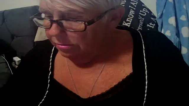 Snapshot of Playful_MILF_Demi chatting on July 18, 8:23 pm Playful MILF Demi online show from July 18, 8:23 pm