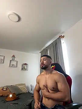 Ezzio Scolaro online show from October 31, 12:50 pm