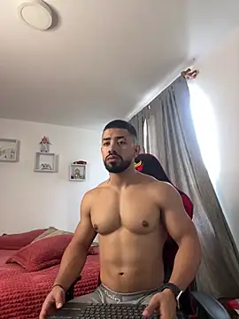 Ezzio Scolaro online show from November 24, 1:44 pm