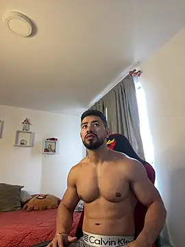 Ezzio Scolaro online show from February 18, 1:07 pm