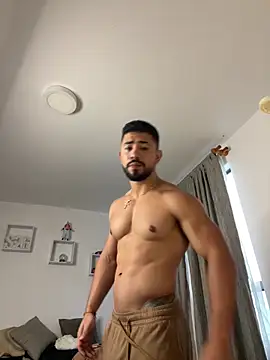 Ezzio Scolaro online show from March 4, 10:05 pm