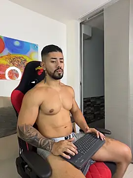 Snapshot of Ezzio_Scolaro chatting on June 21, 1:08 am Ezzio Scolaro online show from June 21, 1:08 am