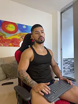 Snapshot of Ezzio_Scolaro chatting on July 9, 10:47 pm Ezzio Scolaro online show from July 9, 10:47 pm