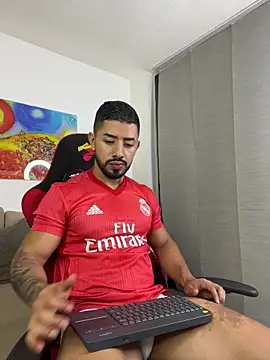 Snapshot of Ezzio_Scolaro chatting on July 18, 12:26 am Ezzio Scolaro online show from July 18, 12:26 am