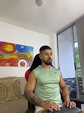 Snapshot of Ezzio_Scolaro chatting on July 27, 10:06 pm Ezzio Scolaro online show from July 27, 10:06 pm