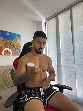 Snapshot of Ezzio_Scolaro chatting on July 29, 9:02 pm Ezzio Scolaro online show from July 29, 9:02 pm