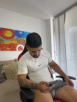 Snapshot of Ezzio_Scolaro chatting on July 30, 7:46 pm Ezzio Scolaro online show from July 30, 7:46 pm