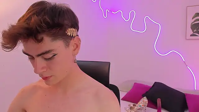 Sam Clark online show from November 18, 3:23 am