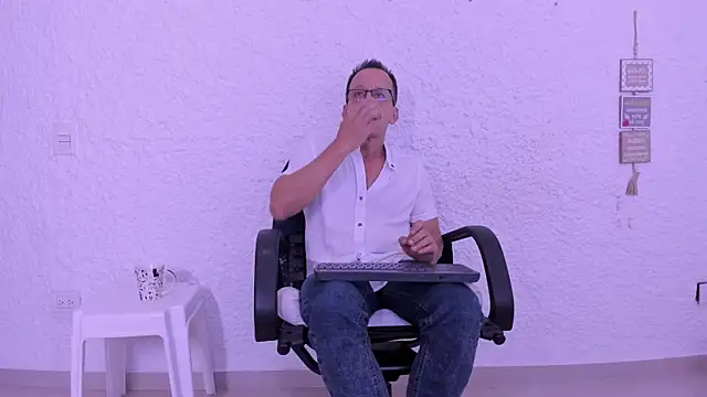  axelking  online show from February 20, 11:32 am