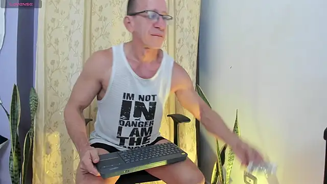 Snapshot of _axelking_ chatting on May 19, 1:33 am axelking online show from May 19, 1:33 am