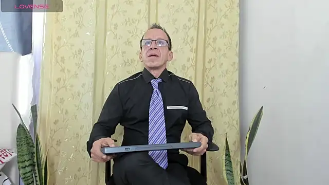 Snapshot of _axelking_ chatting on May 26, 11:50 am axelking online show from May 26, 11:50 am