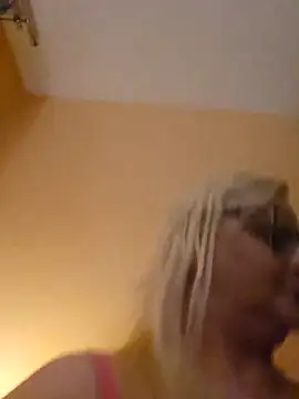 NieMaJazdyBezGwiazdy7883 online show from October 29, 6:42 pm