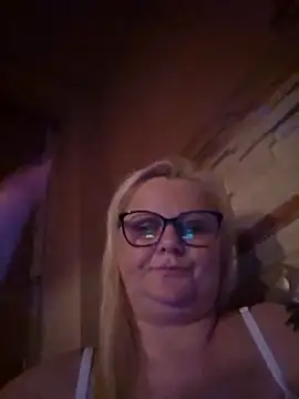 NieMaJazdyBezGwiazdy7883 online show from November 7, 6:41 pm