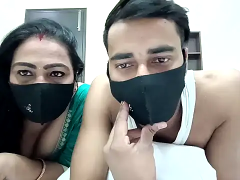 horny milf couple online show from October 29, 10:50 am