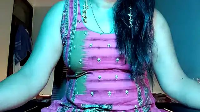 Snapshot of horny_milf_couple chatting on May 31, 12:08 am horny milf couple online show from May 31, 12:08 am