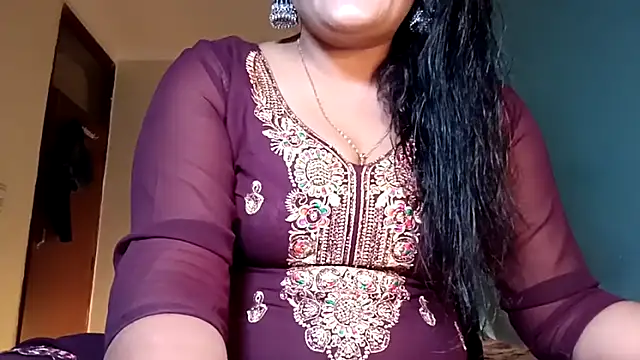 Snapshot of horny_milf_couple chatting on June 6, 6:34 pm horny milf couple online show from June 6, 6:34 pm