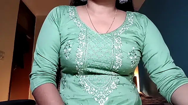 Snapshot of horny_milf_couple chatting on June 8, 7:36 pm horny milf couple online show from June 8, 7:36 pm