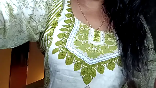 Snapshot of horny_milf_couple chatting on June 10, 9:25 pm horny milf couple online show from June 10, 9:25 pm