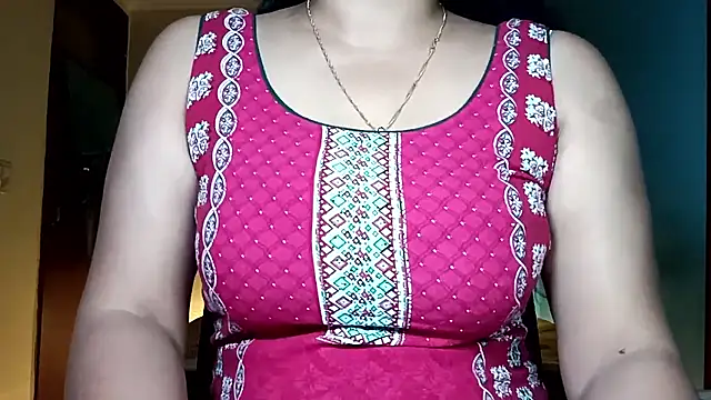 Snapshot of horny_milf_couple chatting on June 11, 2:53 am horny milf couple online show from June 11, 2:53 am