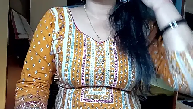 Snapshot of horny_milf_couple chatting on June 14, 6:21 pm horny milf couple online show from June 14, 6:21 pm