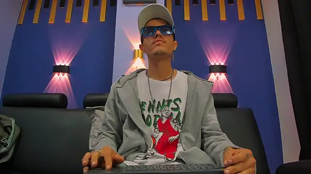 Snapshot of imsammytop chatting on October 29, 11:23 am imsammytop online show from October 29, 11:23 am