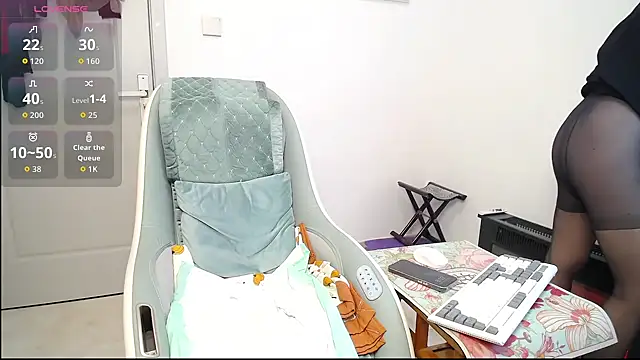 selinajuan online show from November 29, 1:03 pm