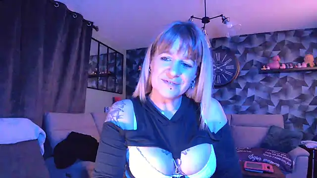 Delichieuse5 online show from January 22, 9:10 pm