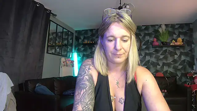 Delichieuse5 online show from September 20, 7:48 pm