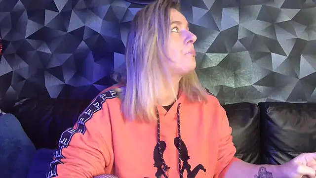 Delichieuse5 online show from November 3, 8:32 pm