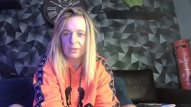 Delichieuse5 online show from November 29, 9:07 pm