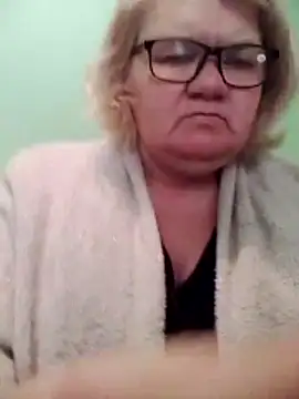 Snapshot of LusiyaGold5 chatting on February 26, 8:13 am LusiyaGold5 online show from February 26, 8:13 am