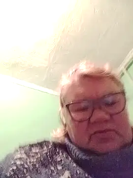 Snapshot of LusiyaGold5 chatting on March 1, 11:29 pm LusiyaGold5 online show from March 1, 11:29 pm